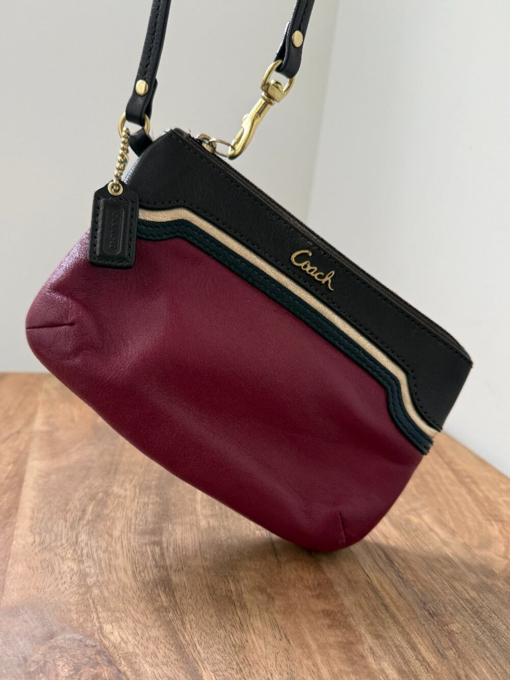 COACH Burgundy and Dark Brown Pebbled Leather Colourblock Wristlet Gold Logo